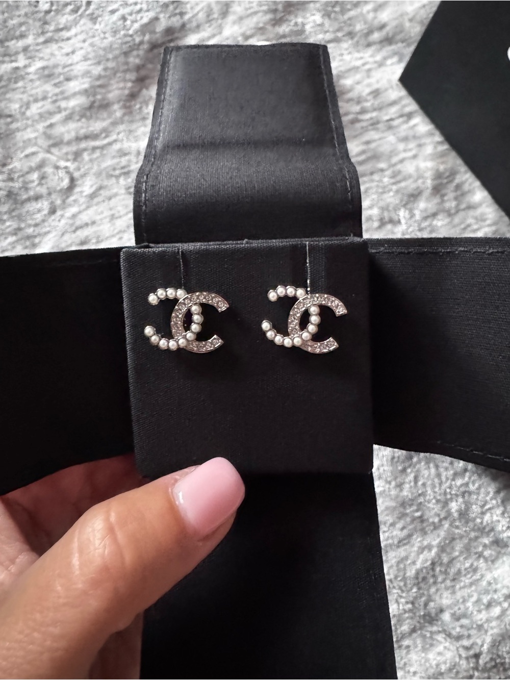 CHANEL CC LOGO Pearl Crystal Accented Interlocking Stud Earrings - Silver